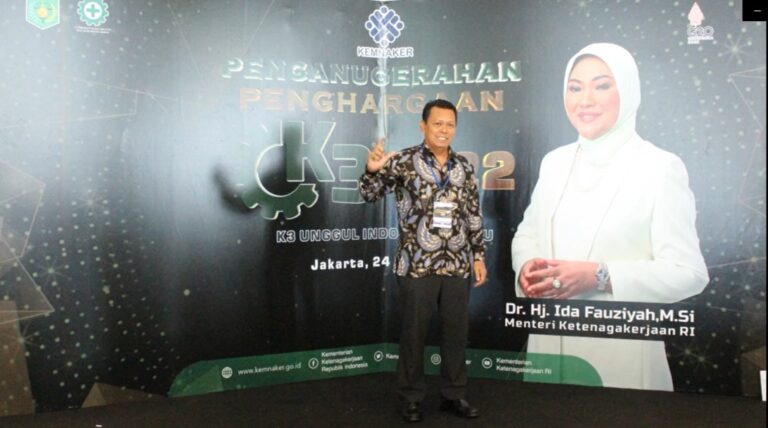 14.Received-the-Best-Safety-Performance-Award-from-the-Ministry-of-Manpower-of-the-Republic-Indonesia.jpg
